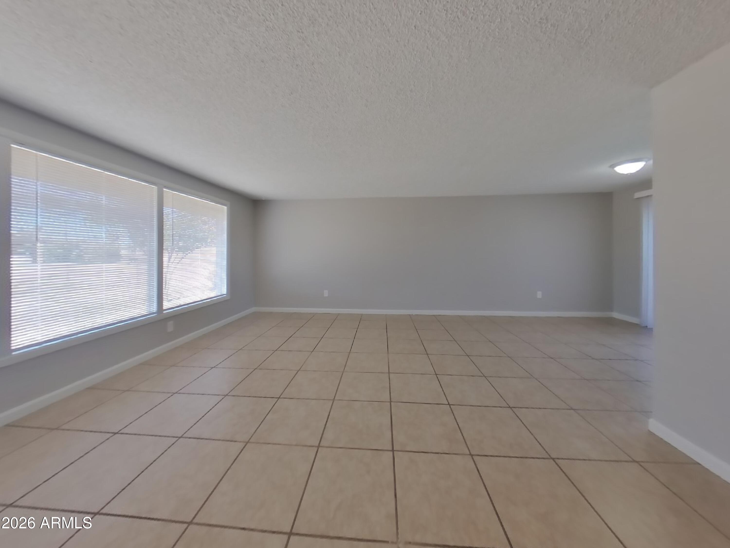 3830 West Royal Palm Road Phoenix, AZ 85051 - Photo 3 of 20 2_Image_vKjoiDeSmC