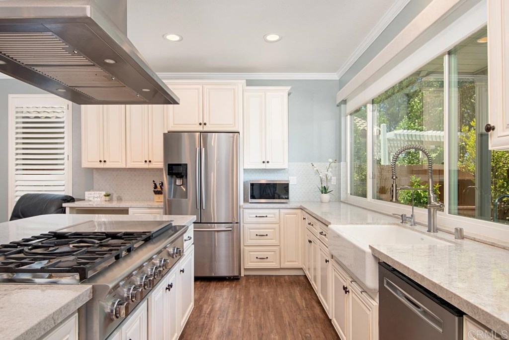 899 Windridge Circle San Marcos, CA 92078 - Photo 25 of 40 5-Burner Range with Griddle