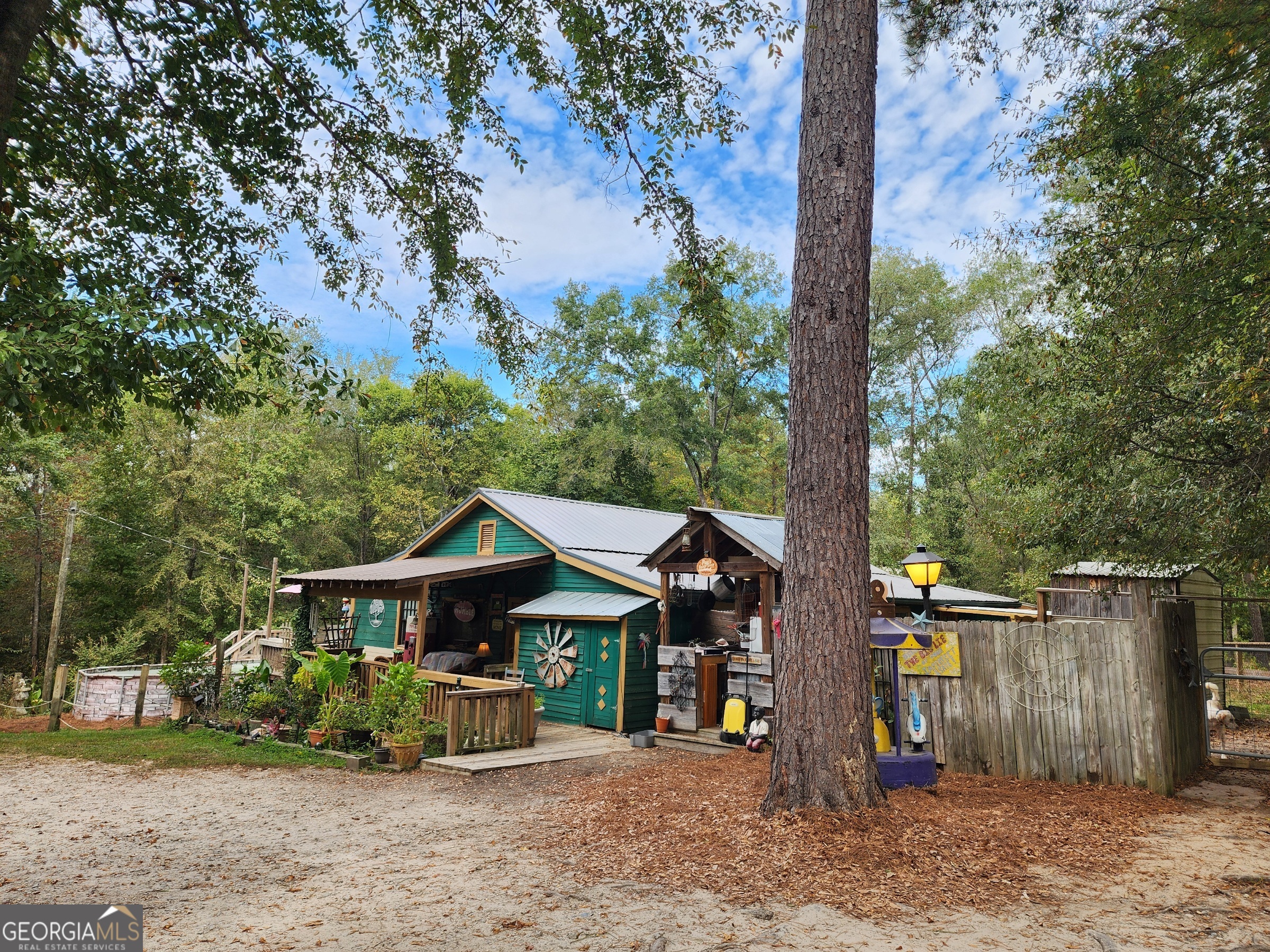 260 Old Copelan Road Southeast Eatonton, GA 31024 - Photo 3 of 88 a front view of a house with garden