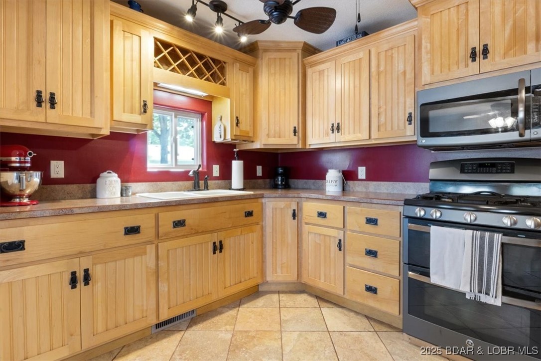 33682 Daybreak Road Gravois Mills, MO 65037 - Photo 9 of 46