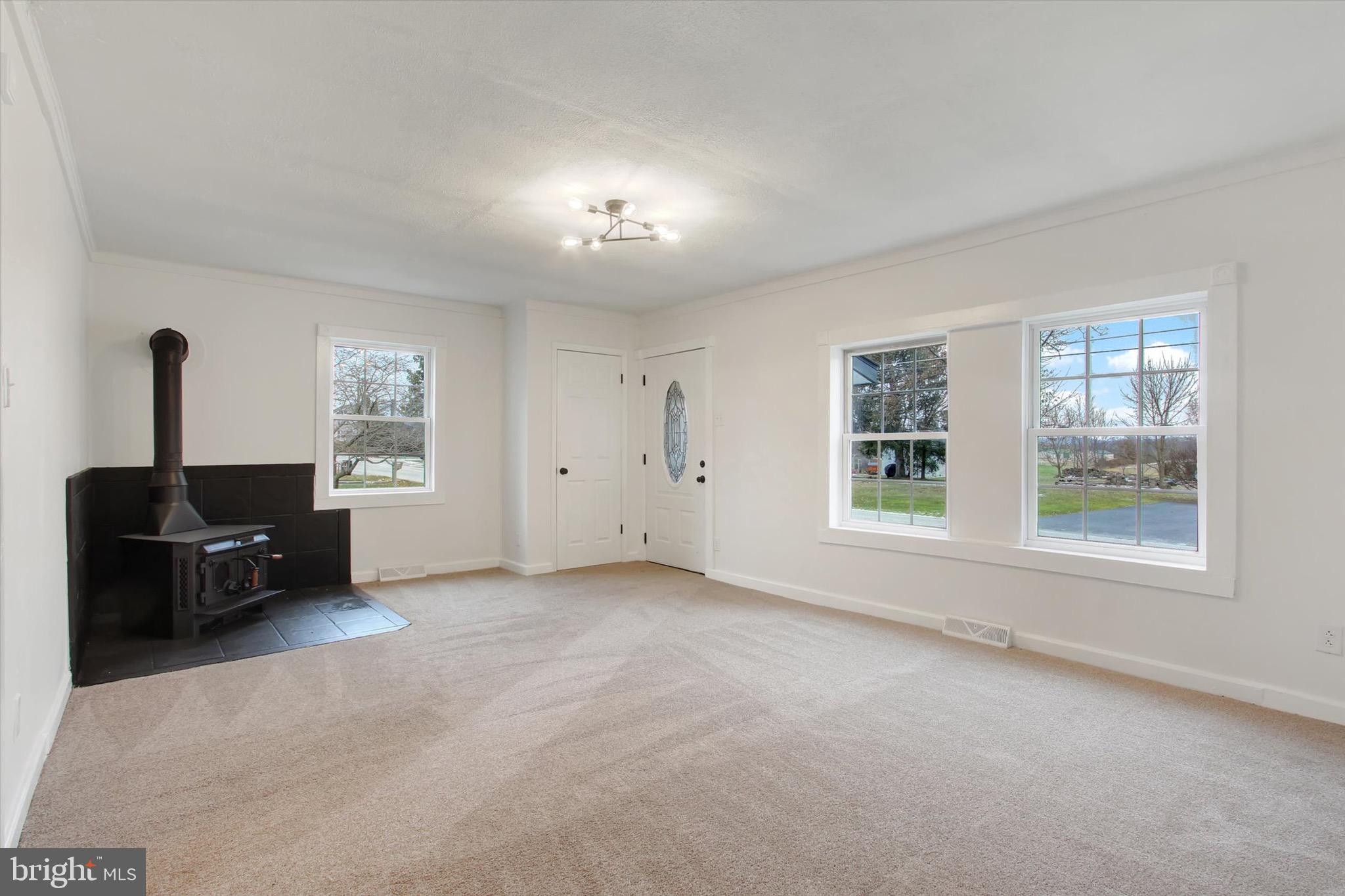 2515 Mummasburg Road Gettysburg, PA 17325 - Photo 4 of 22 a view of a livingroom with a workspace