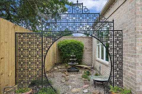 $1,080,000 | 306 Gessner Road, Bunker Hill Village, TX 77024