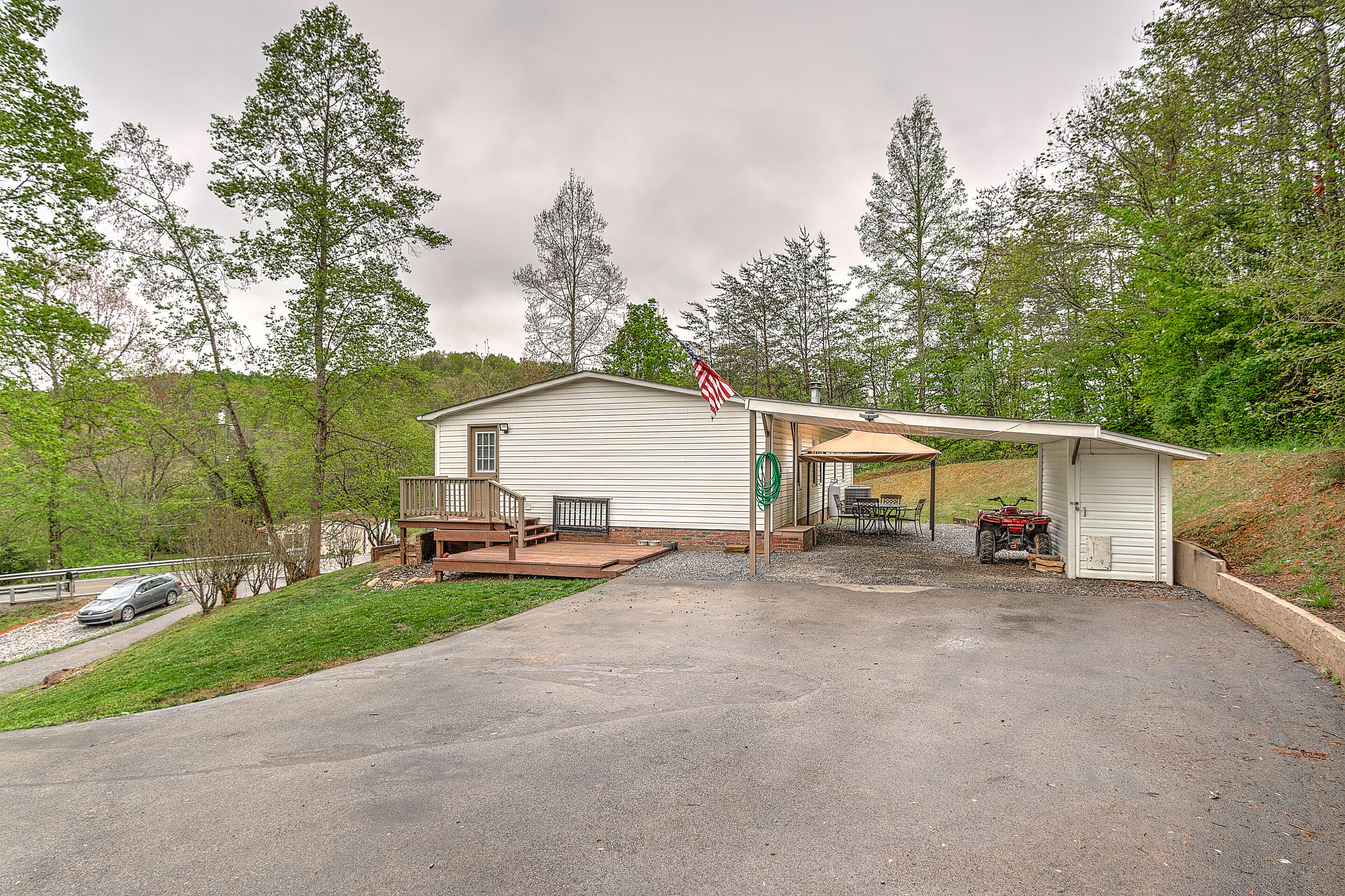 850 Hickory Tree Road Bristol, TN 37620 - Photo 13 of 37 Carport