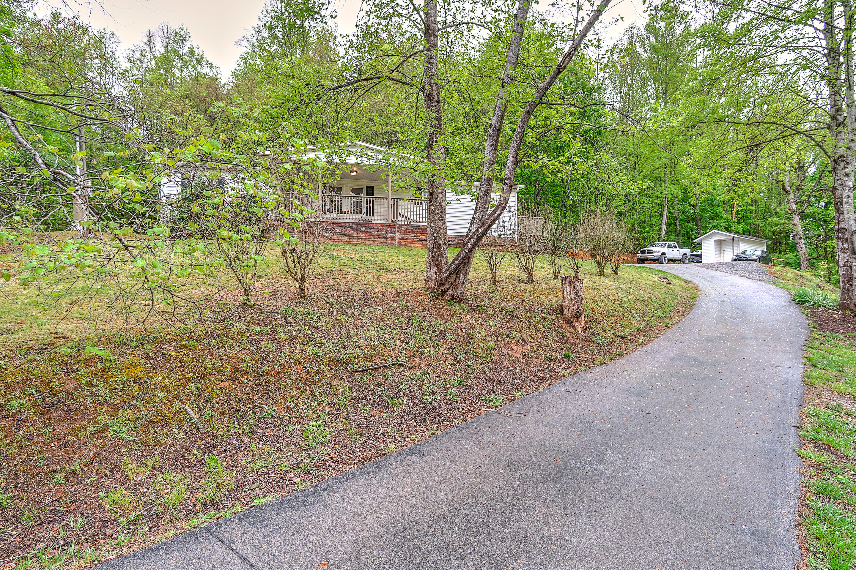 850 Hickory Tree Road Bristol, TN 37620 - Photo 2 of 37 Front