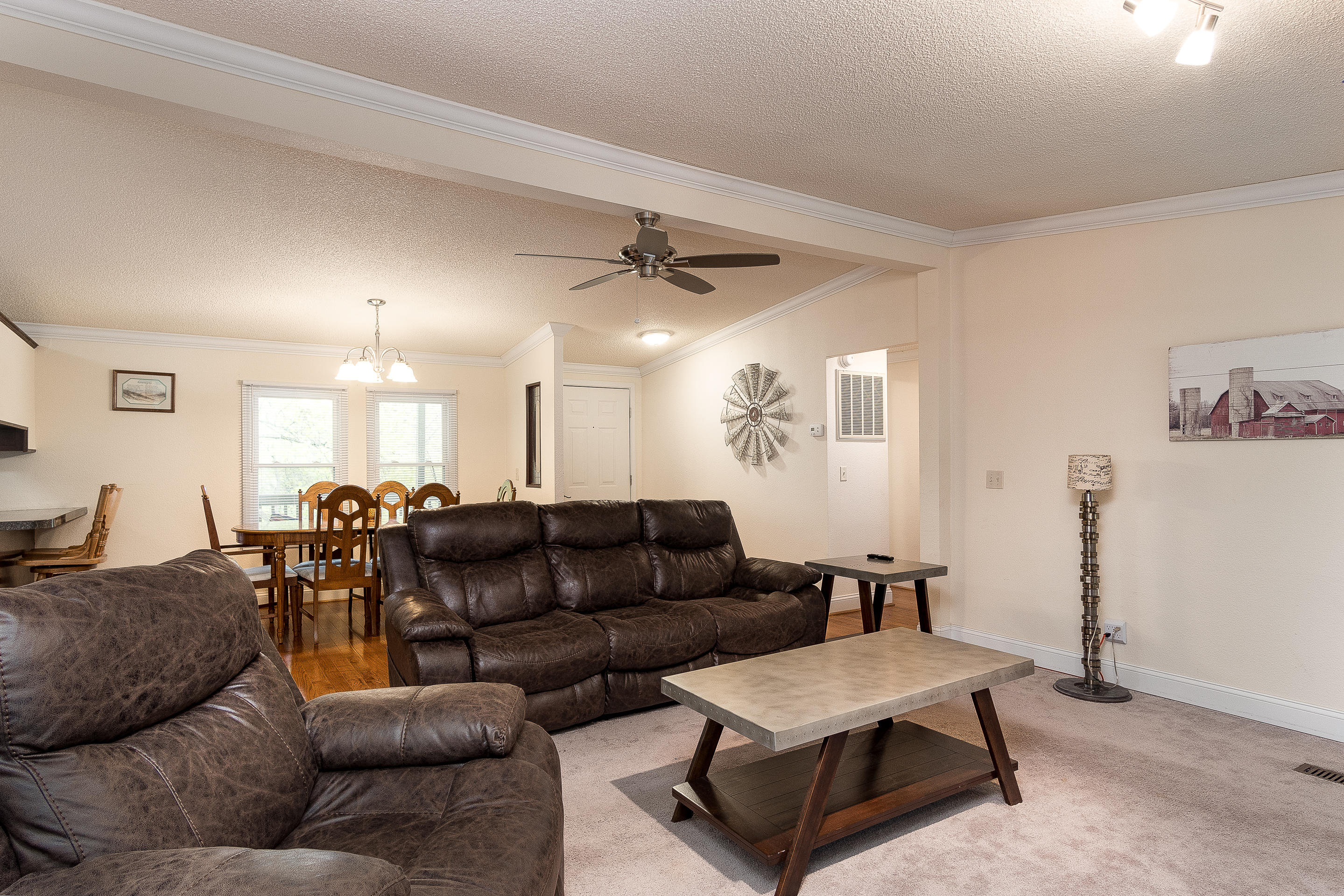 850 Hickory Tree Road Bristol, TN 37620 - Photo 21 of 37 Living Room