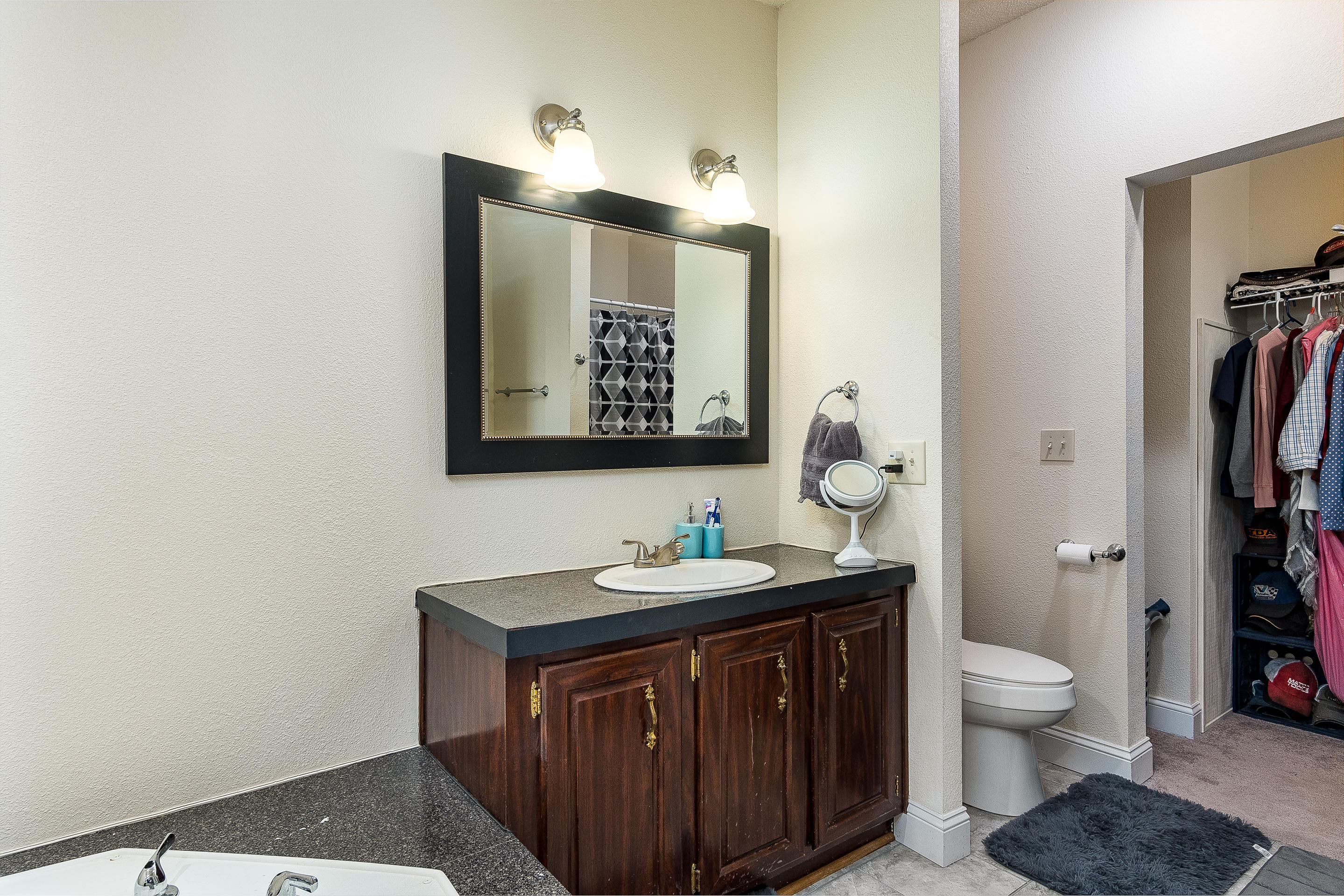 850 Hickory Tree Road Bristol, TN 37620 - Photo 29 of 37 Master Bath
