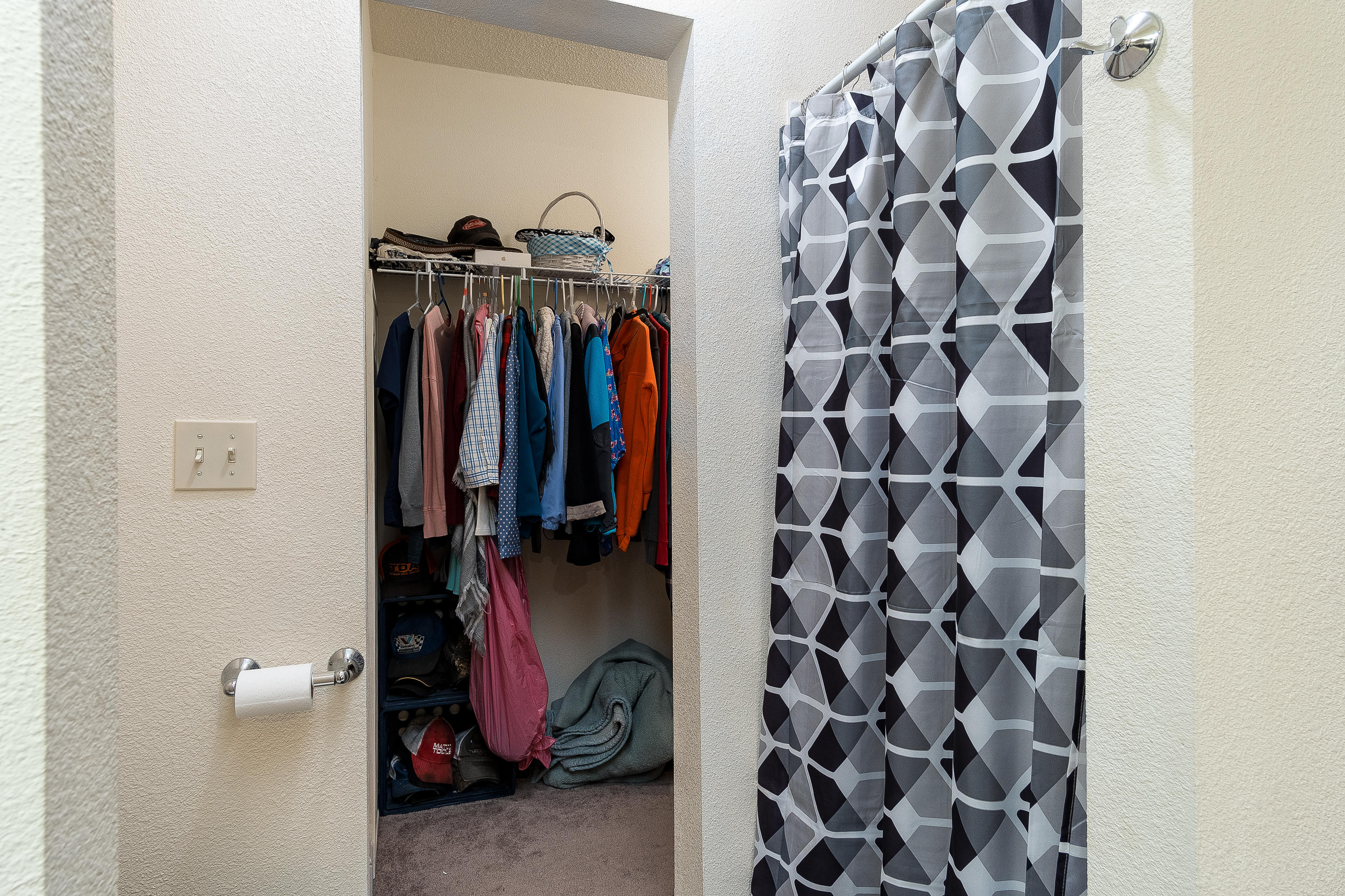850 Hickory Tree Road Bristol, TN 37620 - Photo 31 of 37 Closet