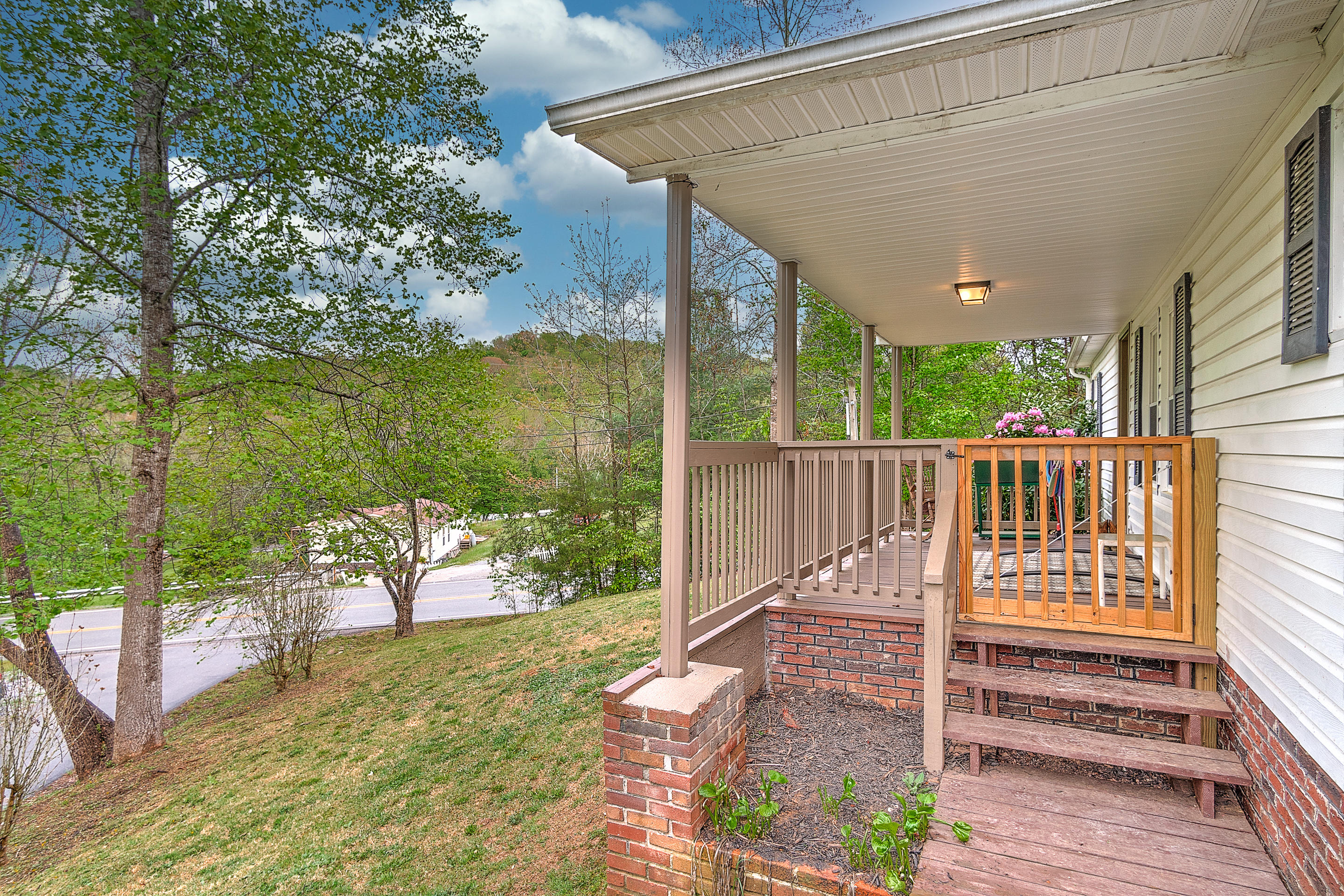 850 Hickory Tree Road Bristol, TN 37620 - Photo 8 of 37 Front Porch