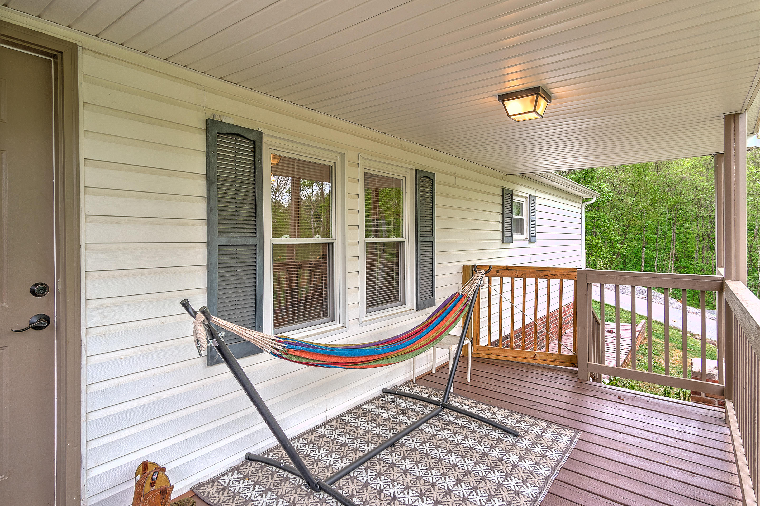 850 Hickory Tree Road Bristol, TN 37620 - Photo 9 of 37 Front Porch