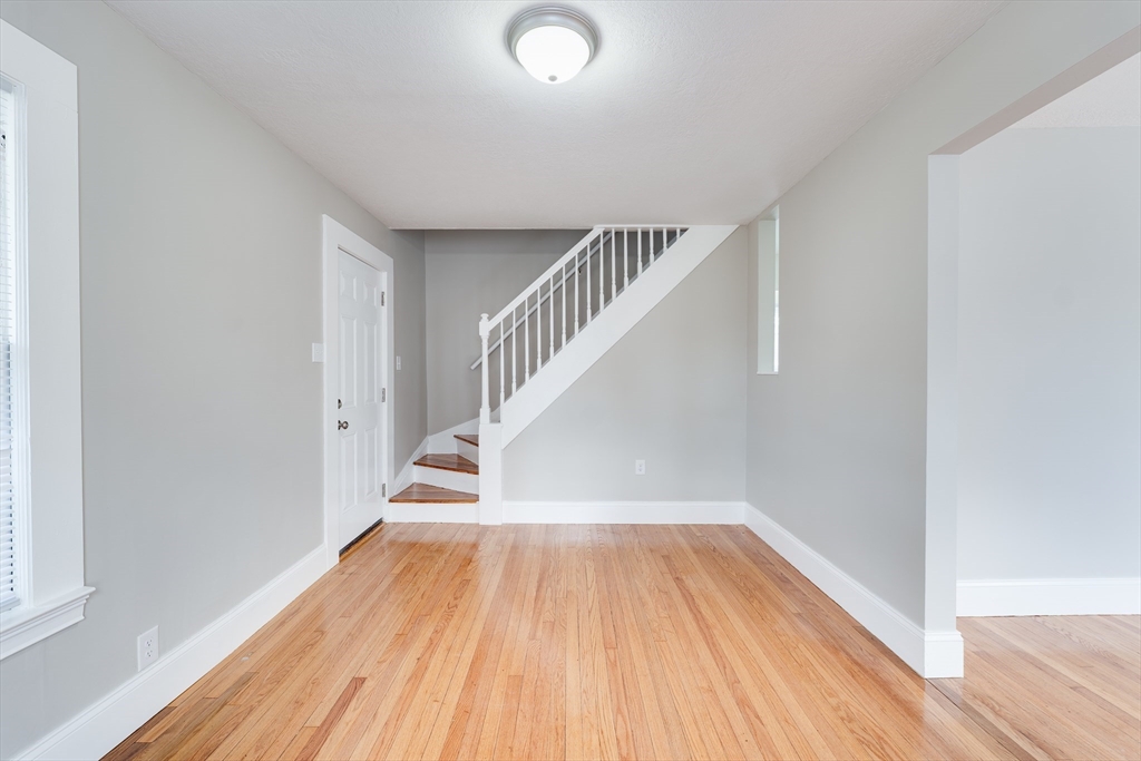 257 Redlands Street Springfield, MA 01104 - Photo 6 of 21