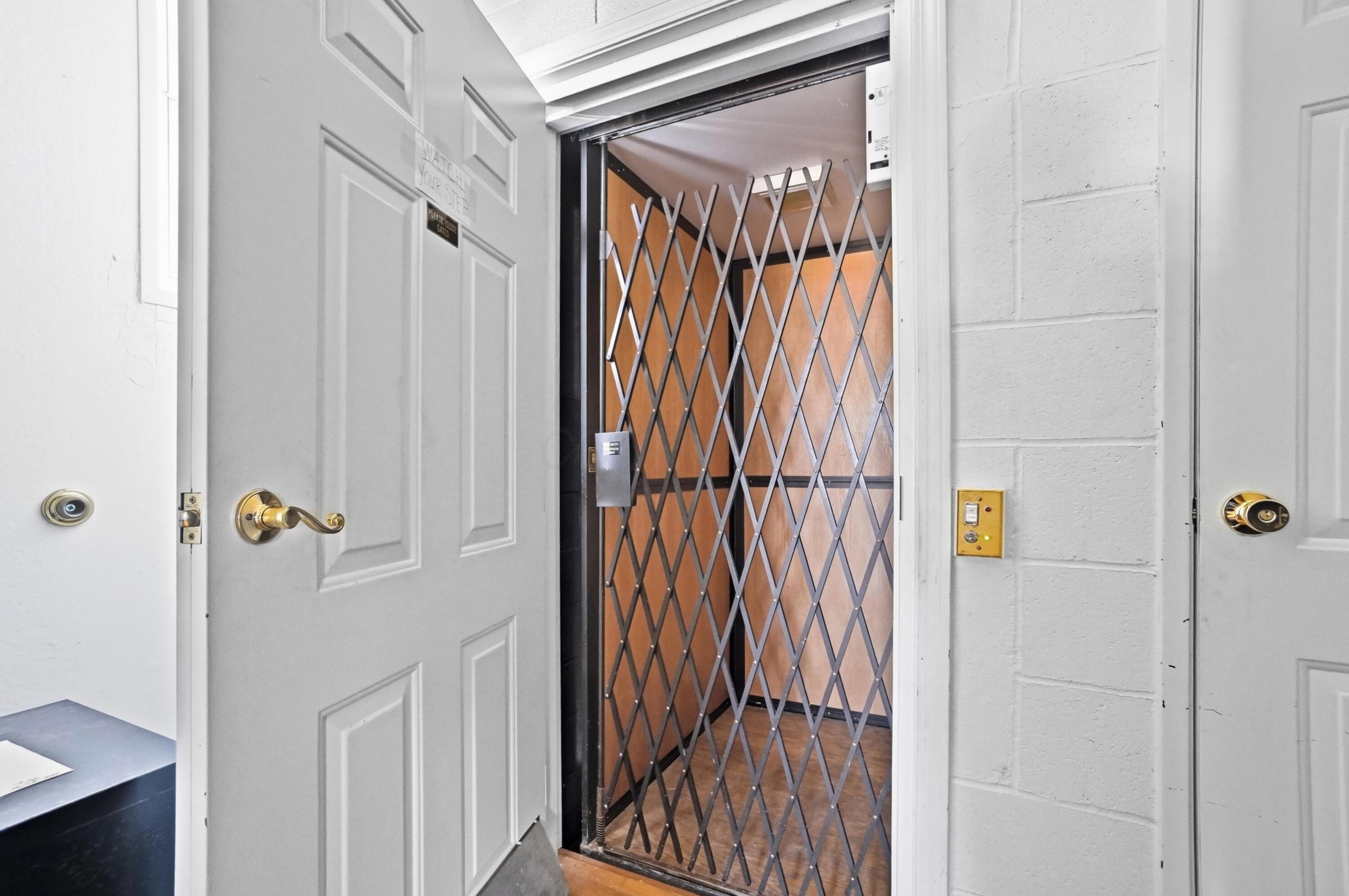 11094 Butler Road Northeast Newark, OH 43055 - Photo 34 of 47 _033-elevator interior