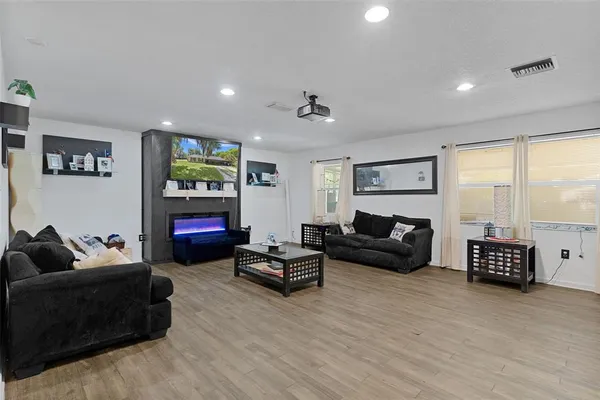 $389,900 | 1124 Grant Avenue, Mount Dora, FL 32757