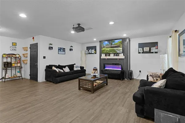 $389,900 | 1124 Grant Avenue, Mount Dora, FL 32757