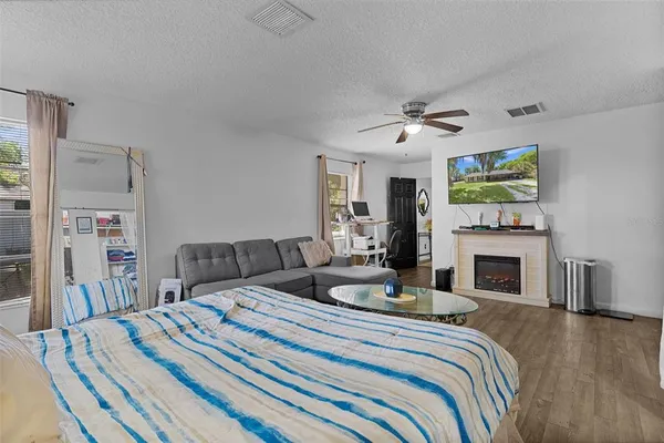 $389,900 | 1124 Grant Avenue, Mount Dora, FL 32757