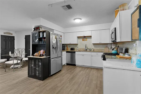 $389,900 | 1124 Grant Avenue, Mount Dora, FL 32757