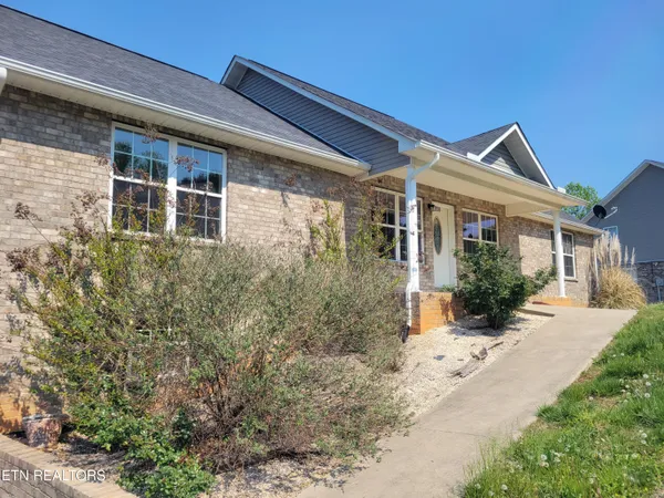 $379,900 | 3236 Sandpiper Court, Kodak, TN 37764