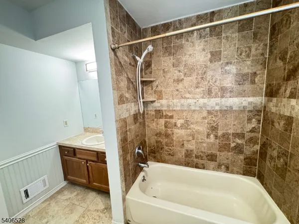 $2,350 | 15 Hanover Square, Unit C, Middlesex, NJ 08846