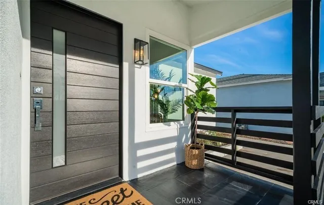 a view of entryway front of house