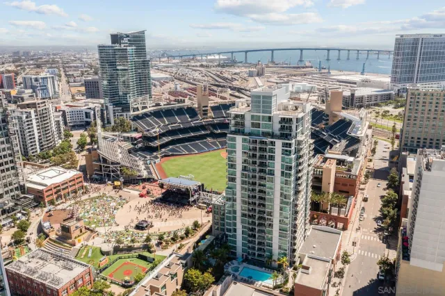 a picture of city view