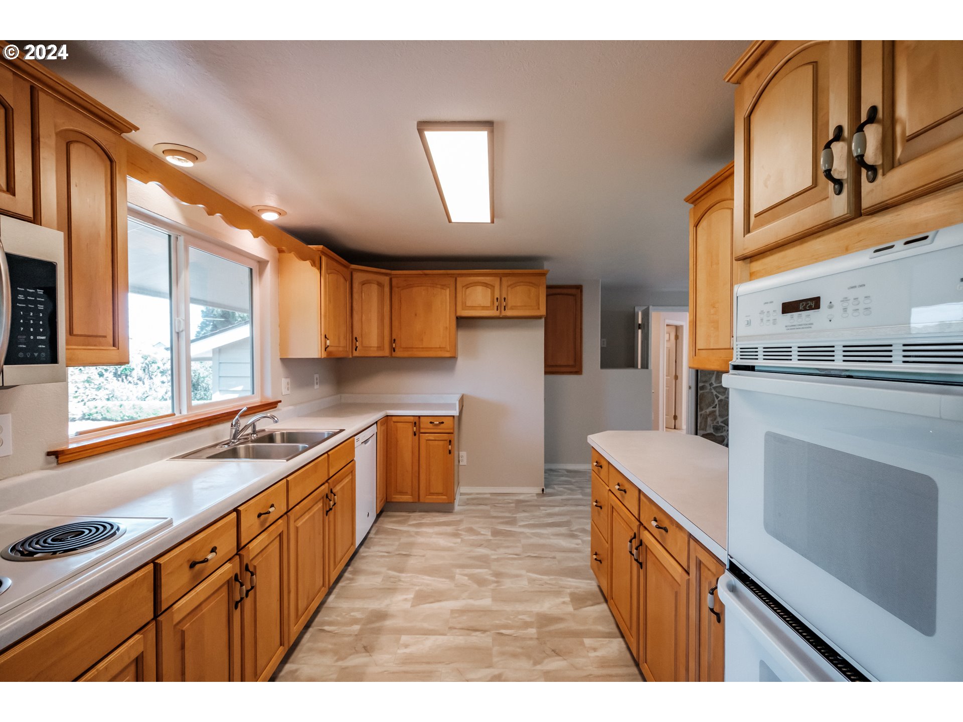 1570 Cordon Road Southeast Salem, OR 97317 - Photo 9 of 36 Gallery Image 9