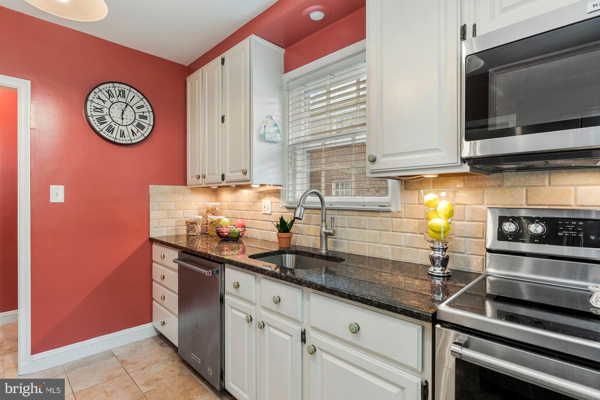 332 Broadmoor Road Baltimore, MD 21212 - Photo 14 of 40 Granite Countertops and SS Appliances