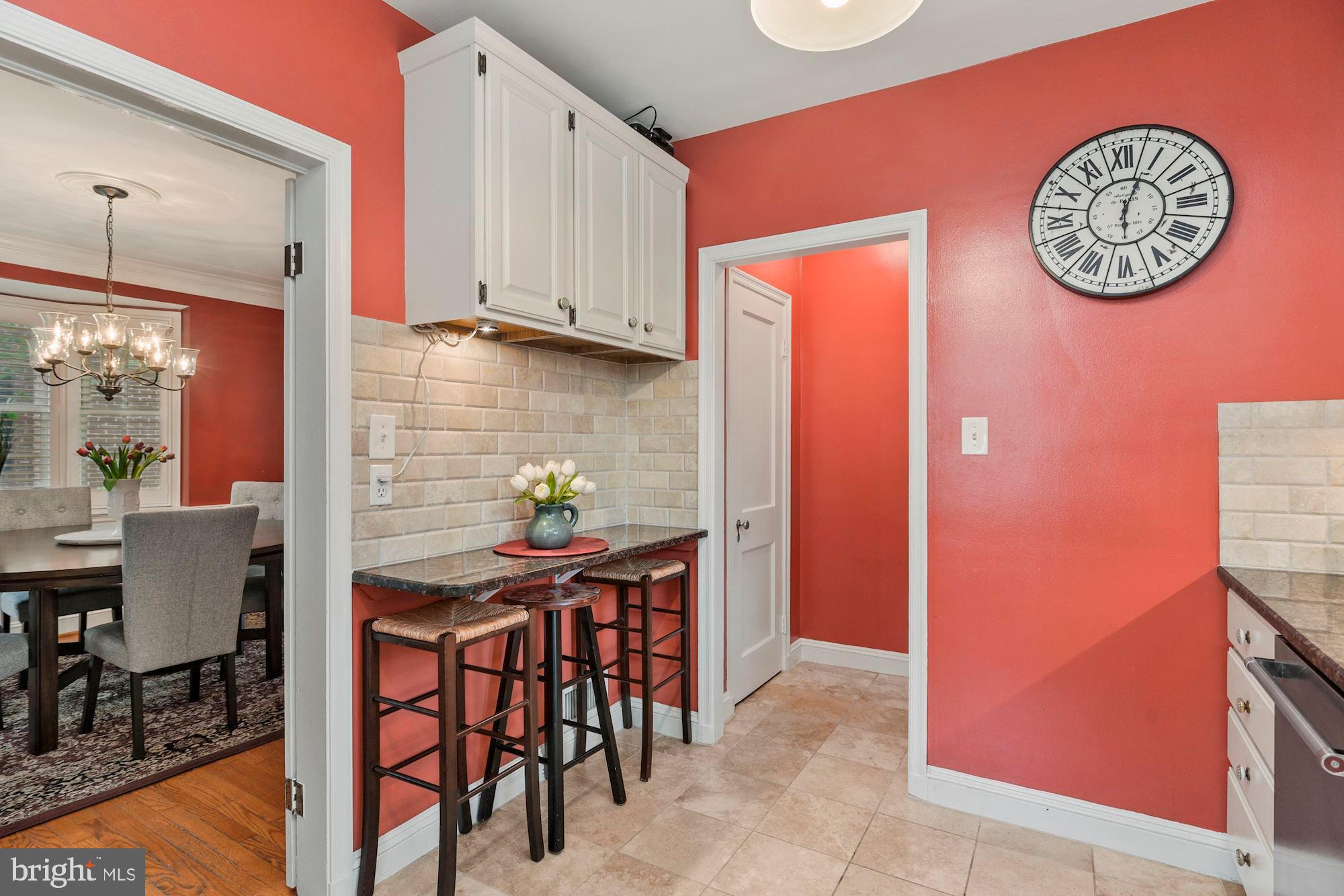 332 Broadmoor Road Baltimore, MD 21212 - Photo 16 of 40 Cozy Breakfast Bar and entrance to the Basement