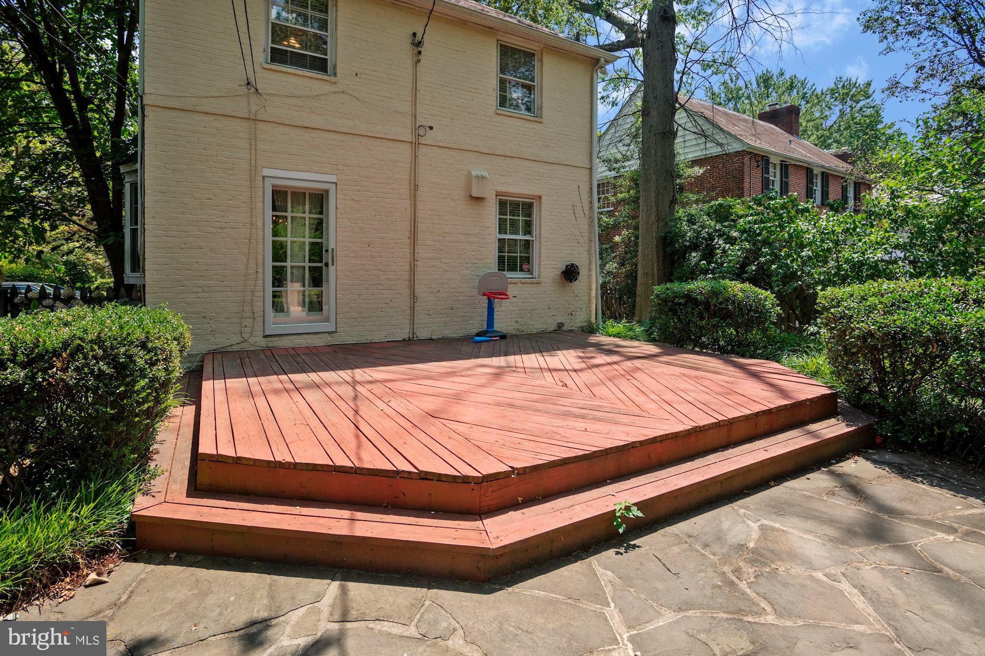 332 Broadmoor Road Baltimore, MD 21212 - Photo 31 of 40 2 level Deck at the Backyard