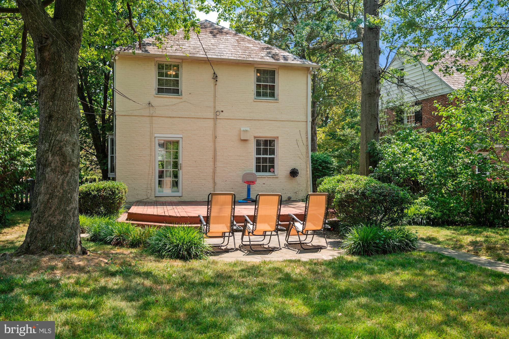 332 Broadmoor Road Baltimore, MD 21212 - Photo 32 of 40 Back of the house with the deck and the lawn