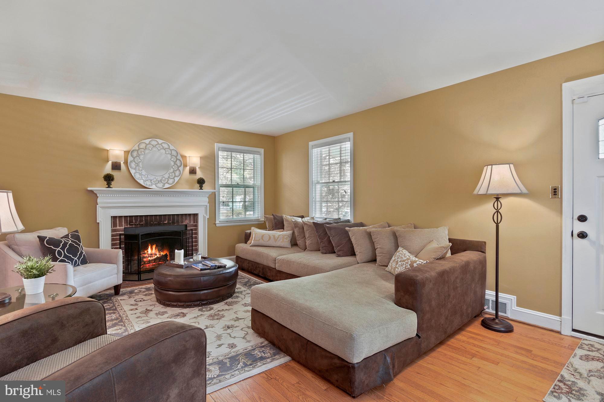 332 Broadmoor Road Baltimore, MD 21212 - Photo 6 of 40 Spacious Living/Family Room