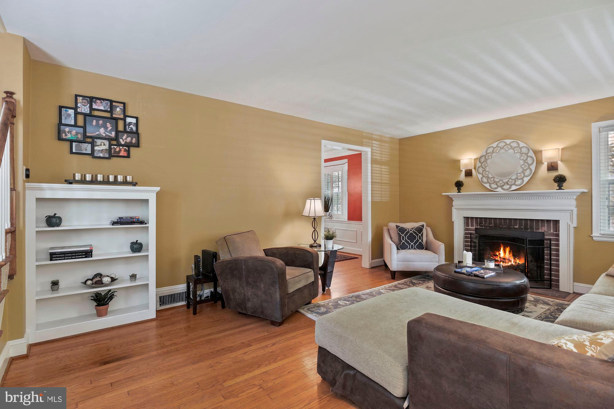 332 Broadmoor Road Baltimore, MD 21212 - Photo 8 of 40 Convenient Built Ins, Beautiful Hardwood Floors
