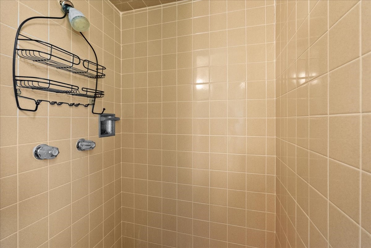11518 Mullins Drive Houston, TX 77035 - Photo 27 of 31 Bathroom,.