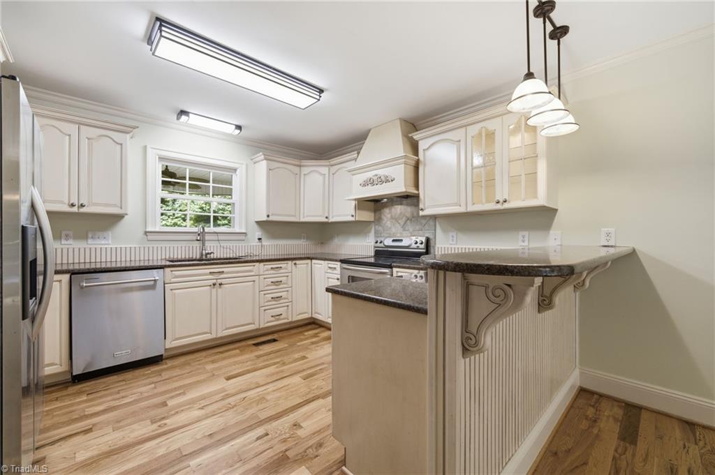 376 Staplewood Road Lexington, NC 27295 - Photo 11 of 50 Kitchen