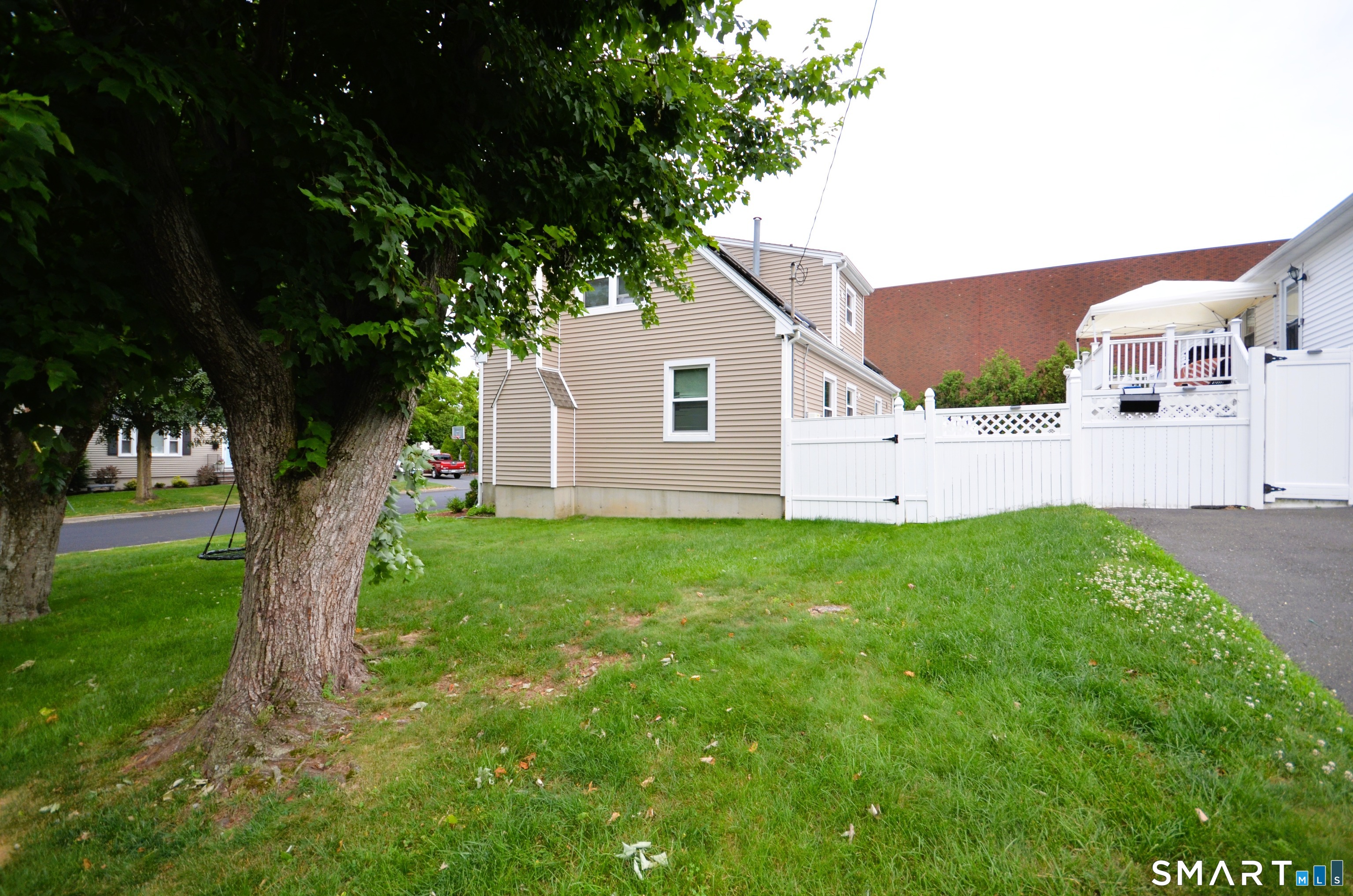 430 Berkeley Road Fairfield, CT 06825 - Photo 37 of 37