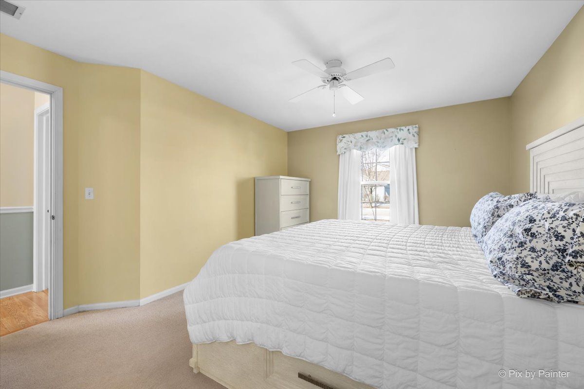 385 Woodview Circle, Unit B Elgin, IL 60120 - Photo 12 of 38