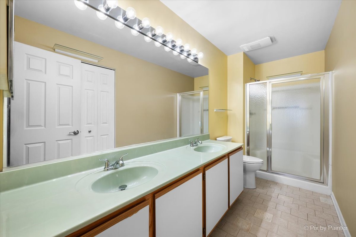 385 Woodview Circle, Unit B Elgin, IL 60120 - Photo 14 of 38