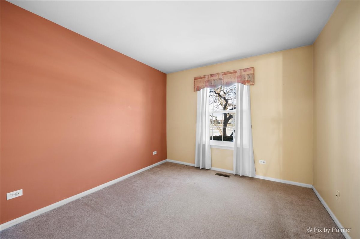 385 Woodview Circle, Unit B Elgin, IL 60120 - Photo 16 of 38