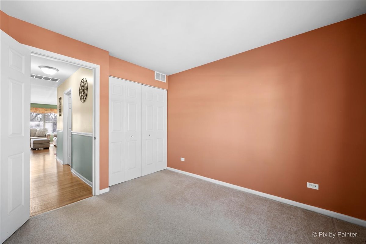 385 Woodview Circle, Unit B Elgin, IL 60120 - Photo 17 of 38