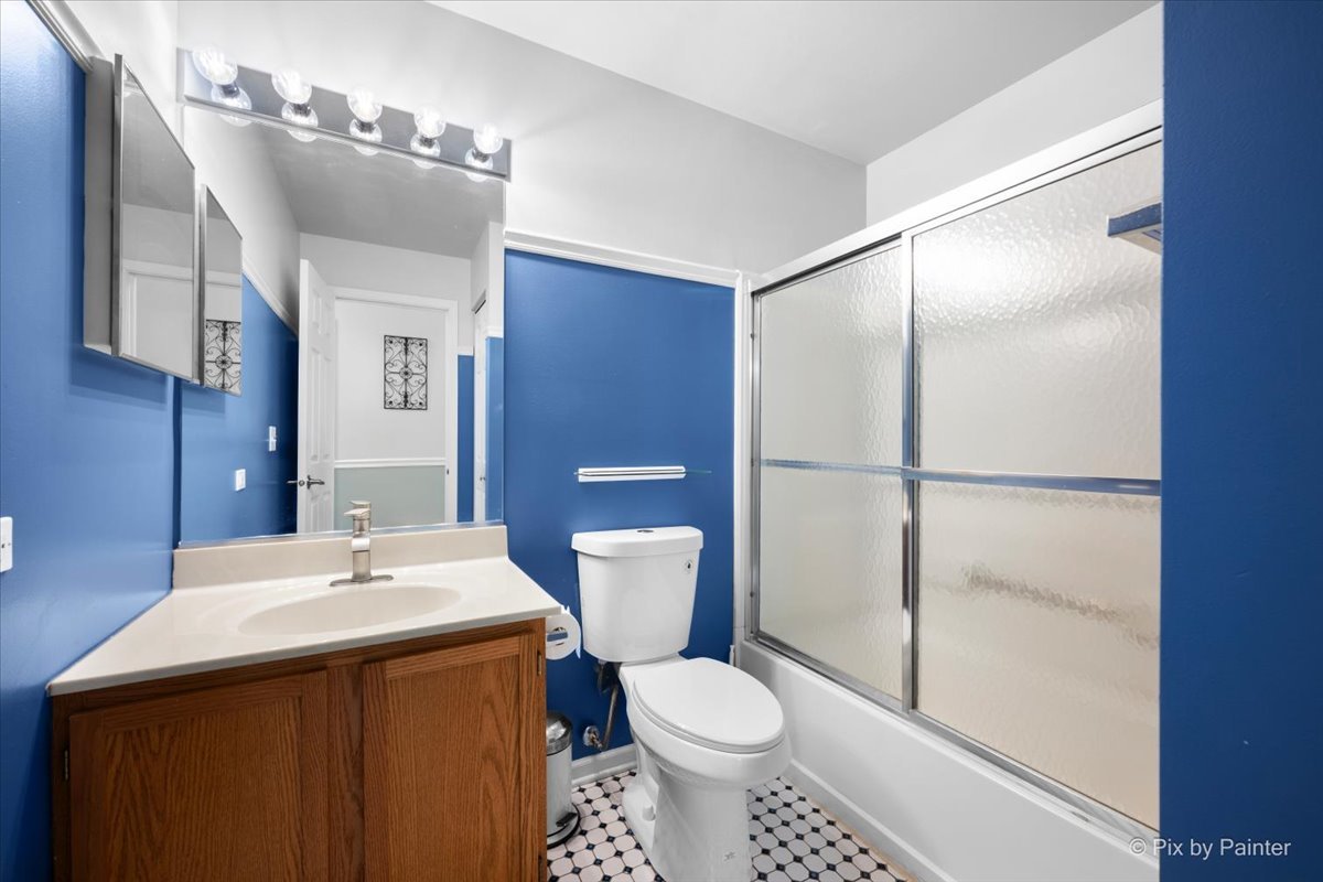 385 Woodview Circle, Unit B Elgin, IL 60120 - Photo 19 of 38