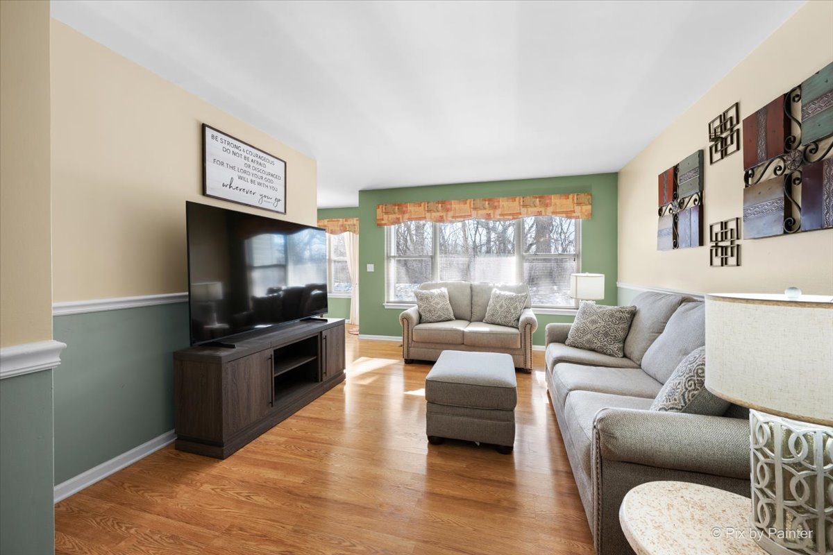 385 Woodview Circle, Unit B Elgin, IL 60120 - Photo 6 of 38