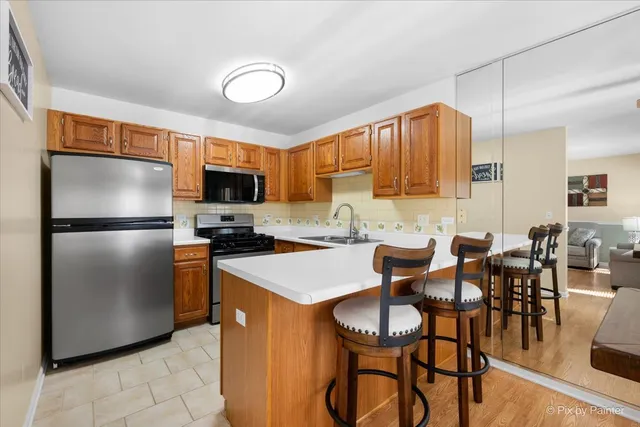 $245,000 | 385 Woodview Circle, Unit B, Elgin, IL 60120