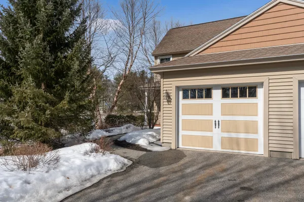 $549,900 | 2 Lexington Drive, Unit 2, Kennebunk, ME 04043