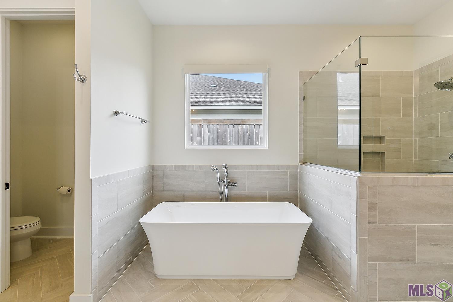 19032 Merchants Trail Avenue Baton Rouge, LA 70817 - Photo 14 of 27 Master Bathroom