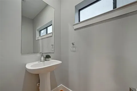 $2,700 | 2336 Jackson Street, Houston, TX 77004