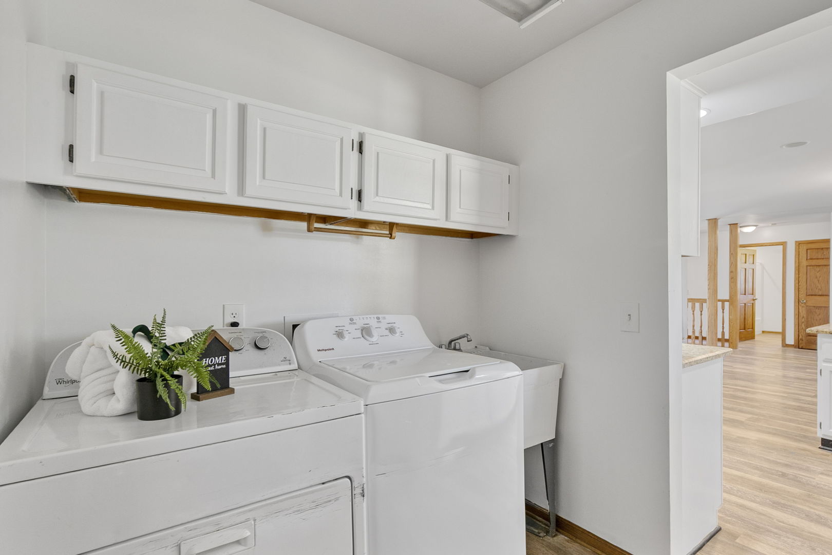 10201 Fox Bluff Lane Spring Grove, IL 60081 - Photo 15 of 26 a utility room with dryer and washer