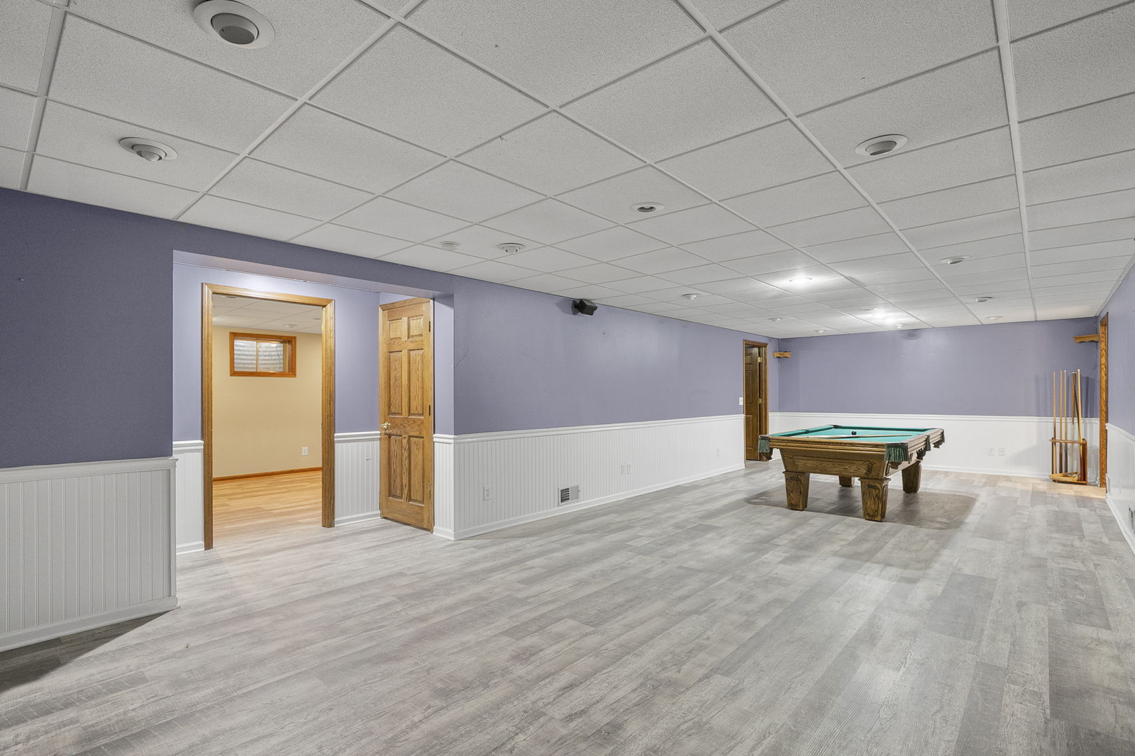 10201 Fox Bluff Lane Spring Grove, IL 60081 - Photo 17 of 26 a view of a livingroom with furniture