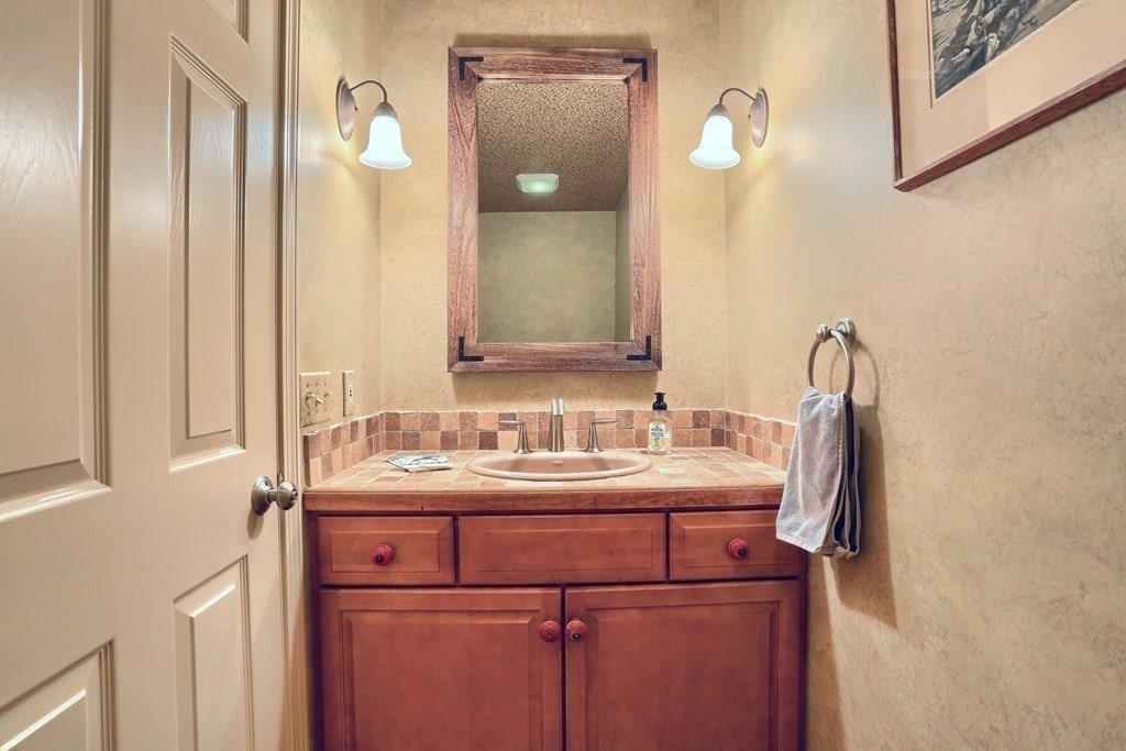 100 Ashford Road Longmeadow, MA 01106 - Photo 24 of 42
