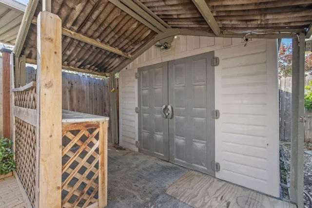 a view of walk in closet