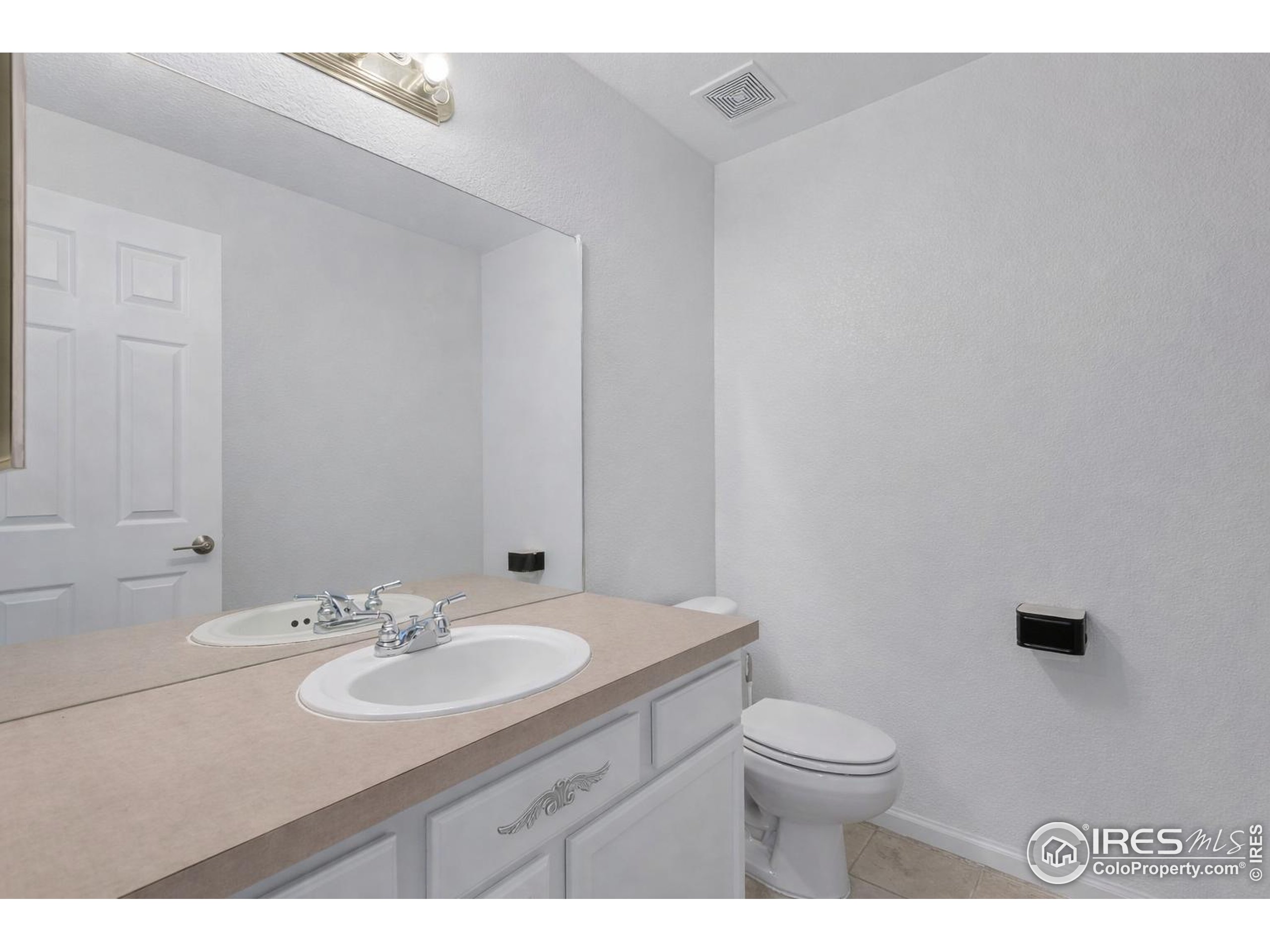 1405 South Chambers Road Aurora, CO 80017 - Photo 8 of 19