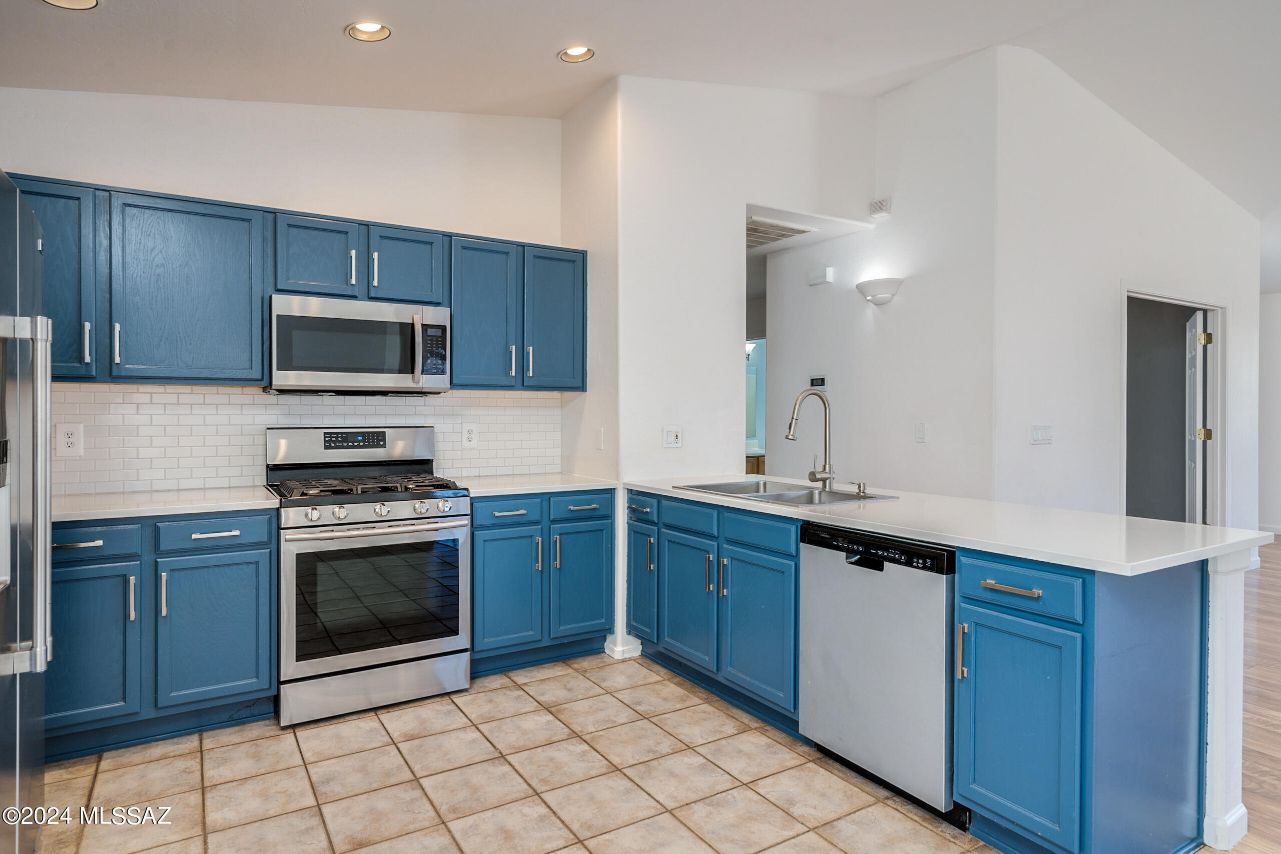 7704 South Meadow Spring Way Tucson, AZ 85747 - Photo 6 of 30