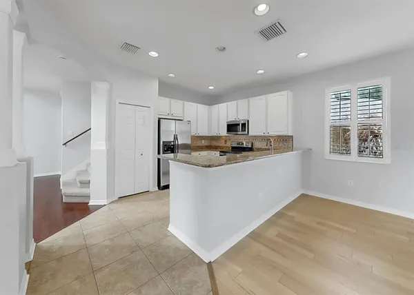 $2,700 | 17423 New Cross Circle, Lithia, FL 33547